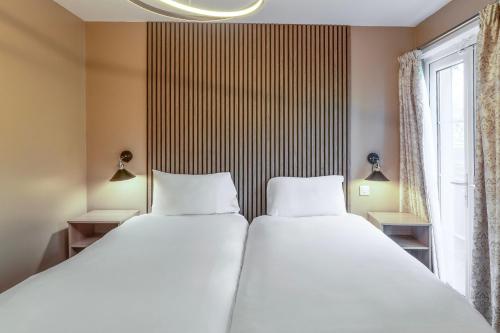 2 twin beds