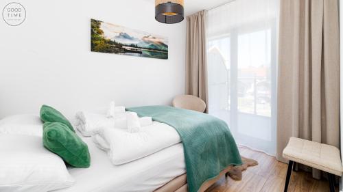 1 queen bed, 1 sofa bed