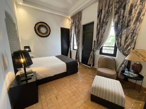 Superior Double Room image 6
