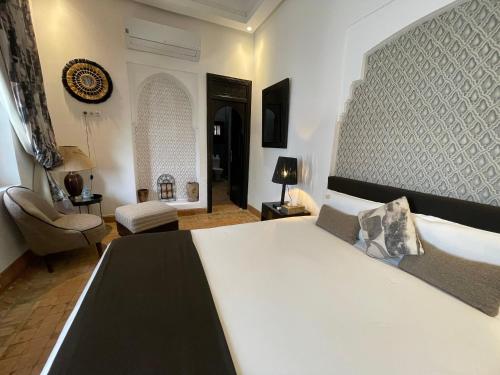 Superior Double Room image 3