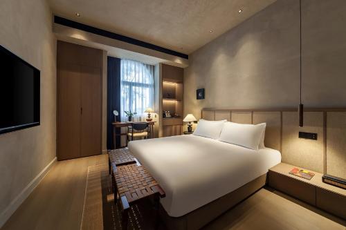 Double Room image 2