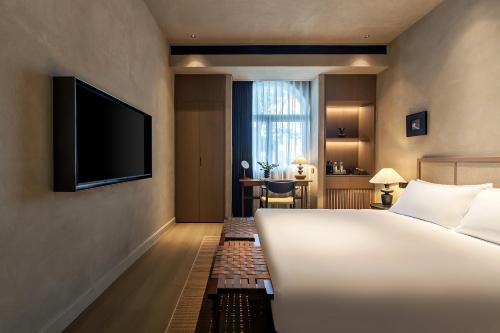 Double Room image 1