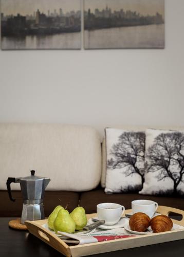 One-Bedroom Apartment image 2