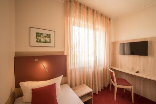 Hotel Leander - Tap to explore photos