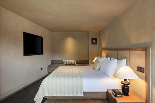 Double Room with Patio image 1