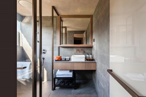 Double Room with Patio image 2