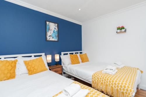 Open Mind Property - 1 Bed Flat with 3 Double Beds - image 3