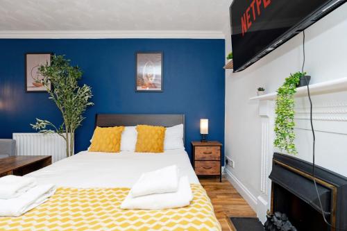 Two-Bedroom Apartment image 6