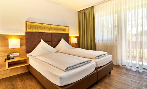 Das Reiners Das Reiners is conveniently located in the popular Grafenau area. Both business travelers and tourists can enjoy the hotels facilities and services. Room service, restaurant, tours, laundry service, 