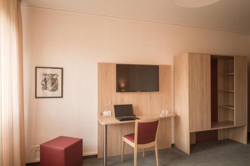 Hotel Leander - image 2