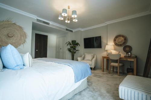 Double or Twin Room with Private Terrace and Sea View image 10