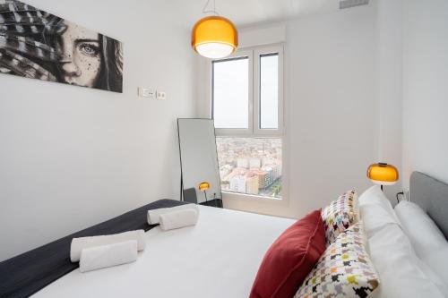 One-Bedroom Apartment with City View image 3