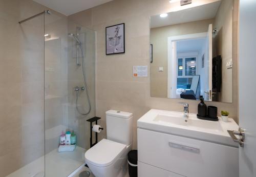 One-Bedroom Apartment with City View image 2
