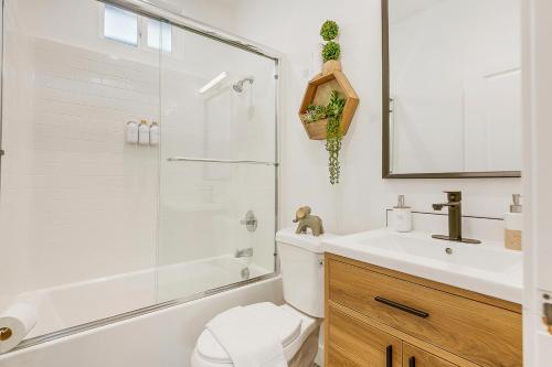 Little Saigon Modern Quiet Home 3BD-2B in Westminster 10min to Disneyland in Westminster, USA