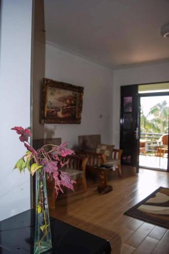 One-Bedroom Apartment image 5