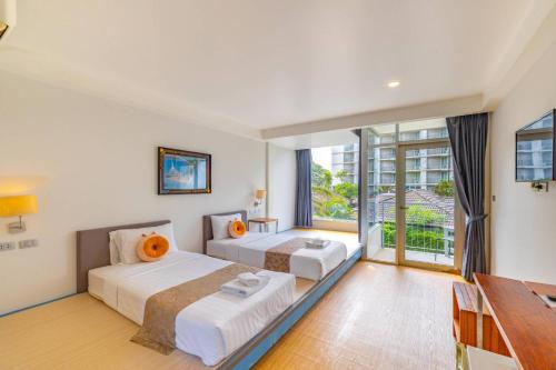 room detail thumbnail 2