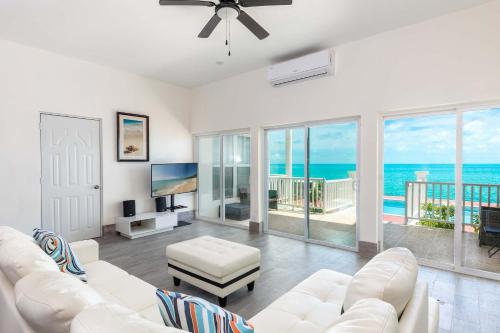 Peaceful Oceanview Home with Pool in Turtle Tail, Providenciales
