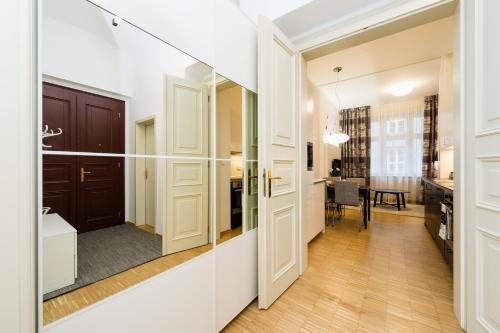 Modern Apartment Charvatova 2