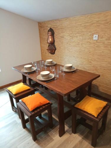 Chalet des Prés de la Fontaine (Chalet des Pres de la Fontaine) in แซ็ง-โซแวร์-ออง-ปุยแซย์