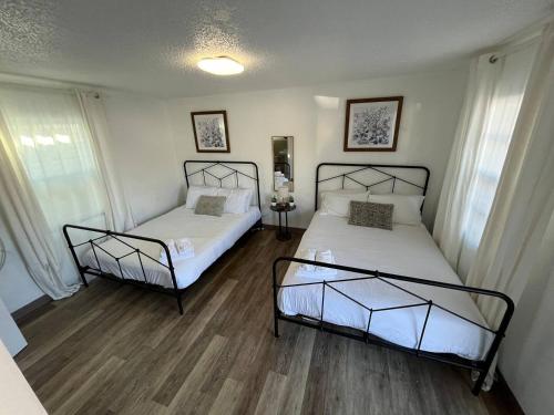 2q Beds Studio Wshared Pool 12