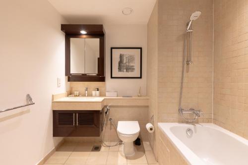 Burj and Fountain view 3BR plus maids room, Dubai (photo 6)