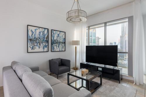 Burj and Fountain view 3BR plus maids room, Dubai (photo 3)