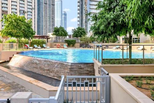 Burj and Fountain view 3BR plus maids room, Dubai (photo 2)