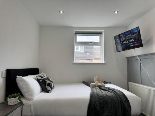 6B 3Bath - Free Parking - TVs In EVERY Room, Liverpool (photo 5)