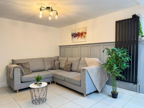 6B 3Bath - Free Parking - TVs In EVERY Room, Liverpool (photo 6)