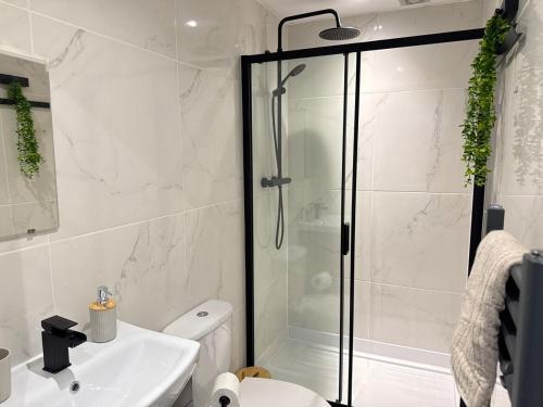 6B 3Bath - Free Parking - TVs In EVERY Room, Liverpool (photo 8)