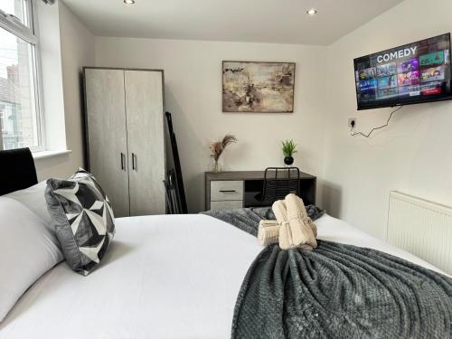 6B 3Bath - Free Parking - TVs In EVERY Room, Liverpool (photo 10)