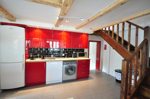 Kitchen, Jungfrau Views Apartment in A8 Motorway Area
