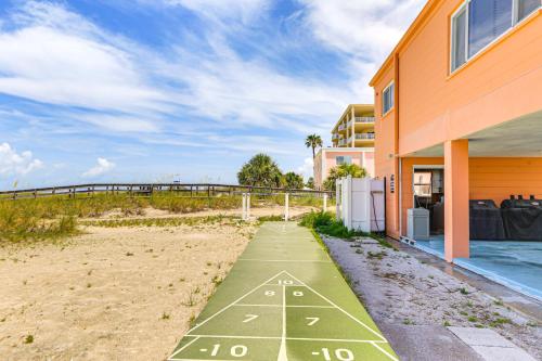 Treasure Island Condo - Sunset and Beach Views! in St Pete Beach, USA