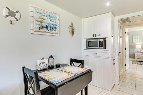 Treasure Island Condo - Sunset and Beach Views! in St Pete Beach, USA