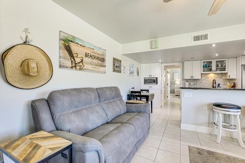 Treasure Island Condo - Sunset and Beach Views! in St Pete Beach, USA