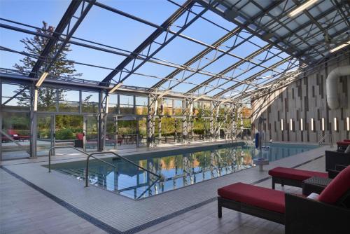 Hilton Toronto Airport Hotel - Suites