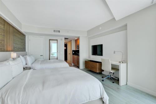 2 queen beds