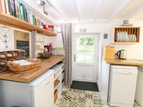 Broom Cottage King's Lynn - image 3
