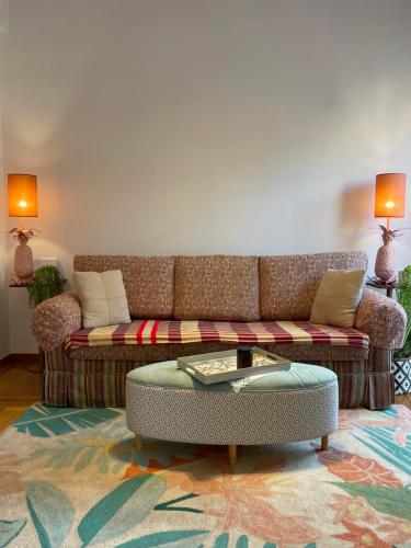 Colorful Apartment Close to the Acropolis, Atenas