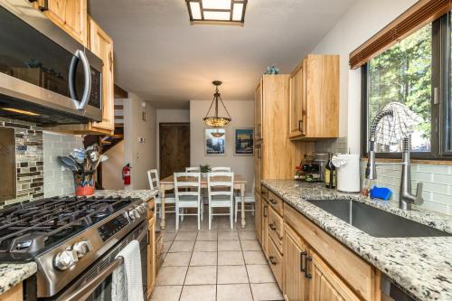 Kitchen, Mountain Escape - Lake Tahoe - Incline Village - Private Garage in Incline Village (NV)