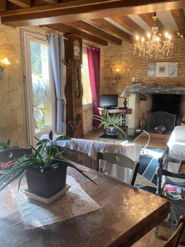 Maison Périgourdine de charme dans la campagne proche de Bergerac (Maison Perigourdine de charme dans la campagne proche de Bergerac) in Monsaguel