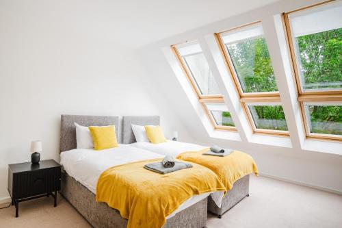 Stylish 4 bedroom home with WIFI, Free Parking and close to Old Trafford, Manchester