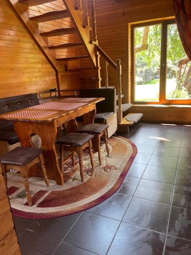 Mandrivnyk in Mykulychyn