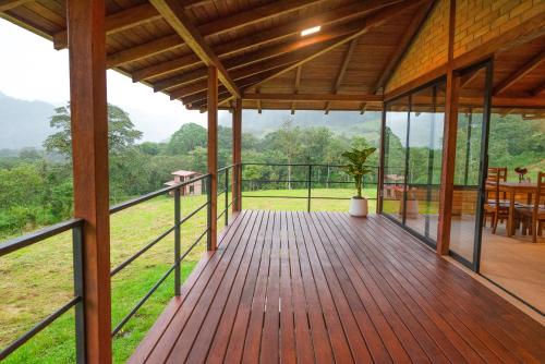 Cabañas Las Nubes (Cabanas Las Nubes) in Cosanga