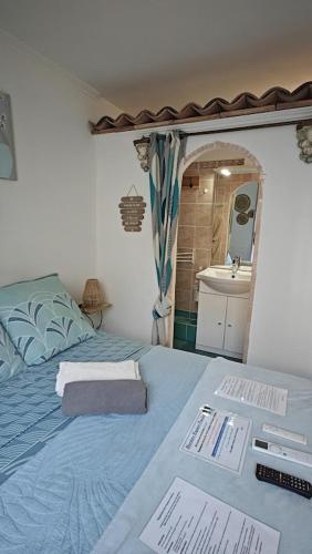 Double Room - Ma Provence room in VILLA Plein Sud Piscine Spa Climatisation Parking privé calme et détente