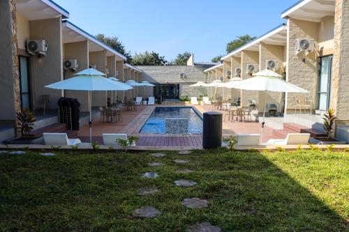 Kert, Savanna68 Hotel near Victoria Falls repülőtér