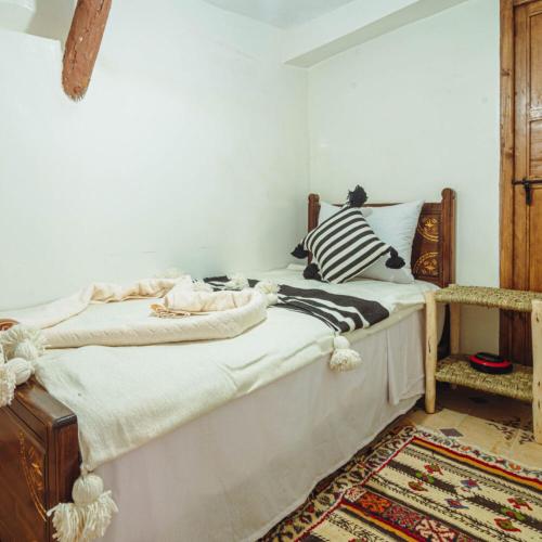 1 double bed, 1 twin bed