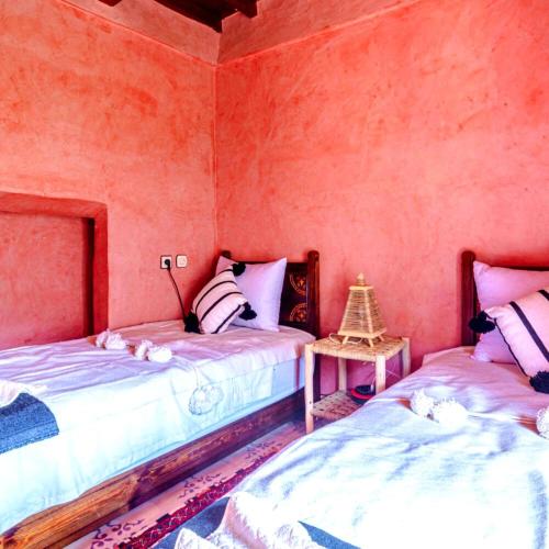 2 bedrooms, 3 beds