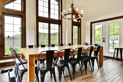 Chalet 31 Chemin Blanc by Les Chalets Alpins in Stoneham (QC)