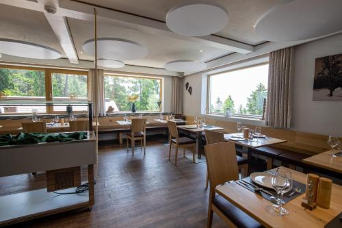 Hotel Pension Tyrol 3